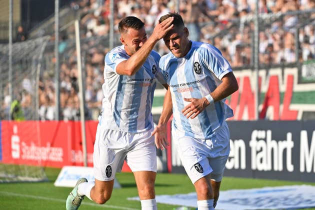 Torjunel v.re:Florian NIEDERLECHNER (TSV 1860 Muenchen) mit Raphael WACH (TSV 1860 Muenchen) nach Tor zum 2-0, Jubel,Freude,Begeisterung,Aktion. Fussball Regionalliga Bayern Saison 2026 2027,26 27 3.Spieltag TSV 1860 Muenchen - FC Augsburg II am 07.08.2026 in Muenchen GRUENWALDER STADION.