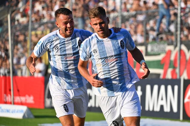 Torjunel v.re:Florian NIEDERLECHNER (TSV 1860 Muenchen) mit Raphael WACH (TSV 1860 Muenchen) nach Tor zum 2-0, Jubel,Freude,Begeisterung,Aktion. Fussball Regionalliga Bayern Saison 2026 2027,26 27 3.Spieltag TSV 1860 Muenchen - FC Augsburg II am 07.08.2026 in Muenchen GRUENWALDER STADION.