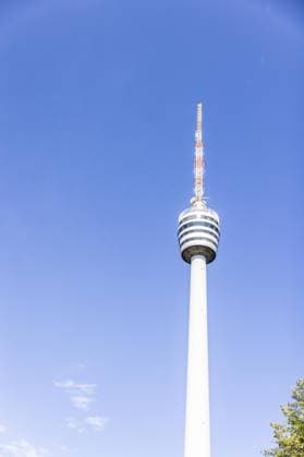 SV Stuttgarter Kickers vs. SSV Ulm 1846 Fußball, Fussball, Regionalliga, 1. Spieltag, GAZI-Stadion auf der Waldau Stuttgart 07.08.26 der Stuttgarter Fernsehturm über dem GAZI-Stadion auf der Waldau, Sportstätte der SV Stuttgarter Kickers SV Stuttgarter Kickers vs. SSV Ulm 1846 Fußball, Fussball, Regionalliga, 1. Spieltag, GAZI-Stadion auf der Waldau Stuttgart 07.08.26 Foto: Lucca Fundel Stuttgart GAZI-Stadion auf der Waldau Baden-Württemberg Deutschland