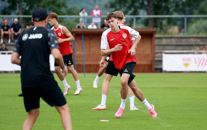 07.08.26 VfB Stuttgart Trainingslager Grassau Chiemsee 2026 Deutschland, Grassau, 07.08.2026, Fussball, Bundesliga, Saison 2026 2027, VfB Stuttgart, Trainingslager Grassau Chiemsee 2026: Leo Sauer.