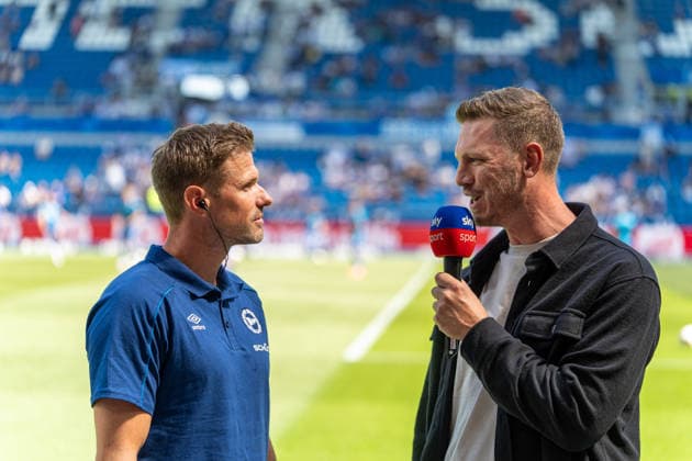 08.08.2026, xdaymx, Fussball 2.Bundesliga, Karlsruher SC - Arminia Bielefeld v.l. Oliver, Kirch bei seinem erstes Interview als Cheftrainer von Bielefeld beim Auswärtsspiel in Karlsruhe. (DFL DFB REGULATIONS PROHIBIT ANY USE OF PHOTOGRAPHS as IMAGE SEQUENCES and or QUASI-VIDEO) Karlsruhe