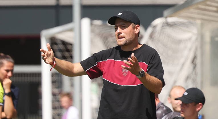 Stuttgart , VfB Stuttgart Saisoneröffnung VfB Stuttgart Frauen vs. TSG 1899 Hoffenheim Frauen , Nico Schneck ( Trainer VfB )