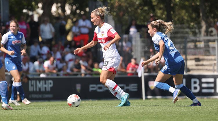 Stuttgart , VfB Stuttgart Saisoneröffnung VfB Stuttgart Frauen vs. TSG 1899 Hoffenheim Frauen , Jana Beuschlein ( VfB )