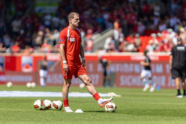 Budu Zivzivadze (1.FC Heidenheim, 11) Warm Up mit Fuss auf Ball, GER, 1.FC Heidenheim vs. VfL Osnabrueck, Fussball, 2. Bundesliga, 01. Spieltag, Spielzeit 2026 2027, 08.08.2026, DFL DFB REGULATIONS PROHIBIT ANY USE OF PHOTOGRAPHS AS IMAGE SEQUENCES AND OR QUASI-VIDEO, GER, 1.FC Heidenheim vs. VfL Osnabrueck, Fussball, 2. Bundesliga, 01. Spieltag, Spielzeit 2026 2027, 08.08.2026 Heidenheim Copyright: xEibner-Pressefoto JanixPlessx EP_JPL