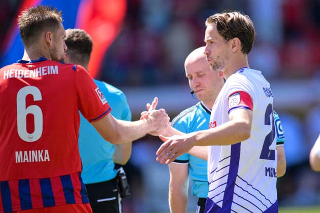 Fußball, 2. Bundesliga, 20260808, 1. FC Heidenheim - VfL Osnabrück. Im Bild v.l. Patrick MAINKA (Heidenheim, 6), Jannik MÜLLER (Osnabrück, 24) Platzwahl. Heidenheim Voith-Arena Baden-Württemberg Deutschland Copyright: Passion2Press MarkusxFischerx
