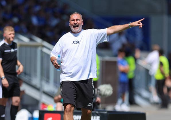 08.08.2026, Fussball 2. Bundesliga, SV Darmstadt 98 - Holstein Kiel, v.l., Trainer Tim Walter (Holstein Kiel) gibt Anweisungen, gestikuliert, mit den Armen gestikulieren, gives instructions, gesticulate DFL DFB REGULATIONS PROHIBIT ANY USE OF PHOTOGRAPHS AS IMAGE SEQUENCES AND OR QUASI-VIDEO. xdcx Copyright: HMBxMedia Claus