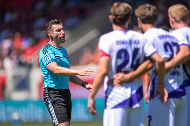 Fußball, 2. Bundesliga, 20260808, 1. FC Heidenheim - VfL Osnabrück. Im Bild Schiedsrichter Eric WEISBACH. Heidenheim Voith-Arena Baden-Württemberg Deutschland Copyright: Passion2Press MarkusxFischerx