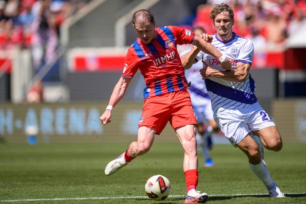 Fußball, 2. Bundesliga, 20260808, 1. FC Heidenheim - VfL Osnabrück. Im Bild v.l. Budu ZIVZIVADZE (Heidenheim, 11), Robin FABINSKI (Osnabrück, 27). Heidenheim Voith-Arena Baden-Württemberg Deutschland Copyright: Passion2Press MarkusxFischerx