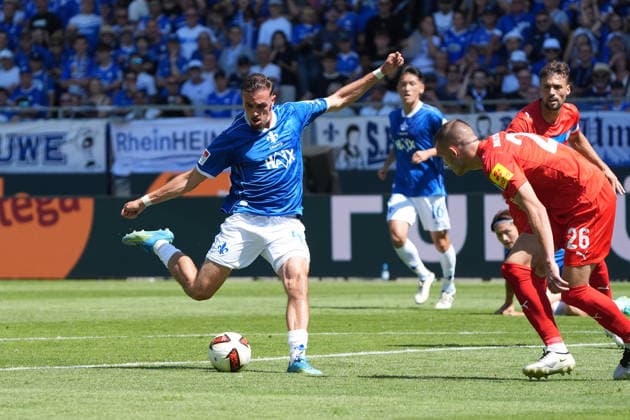 Lance Duijvestijn (SV Darmstadt 98) zieht ab und erzielt den Ausgleich, der aber nicht anerkannt wird wegen Abseits - 08.08.2026 2. Bundesliga, Saison 26 27: SV Darmstadt 98 vs. Holstein Kiel, Stadion am Boellenfalltor, 1. Spieltag, emonline, emspor,
