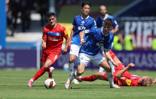 08.08.2026, Fussball 2. Bundesliga, SV Darmstadt 98 - Holstein Kiel, v.l., Guillermo Balzi (Holstein Kiel), Noah Weißhaupt (SV Darmstadt 98) DFL DFB REGULATIONS PROHIBIT ANY USE OF PHOTOGRAPHS AS IMAGE SEQUENCES AND OR QUASI-VIDEO. xdcx Copyright: HMBxMedia Claus