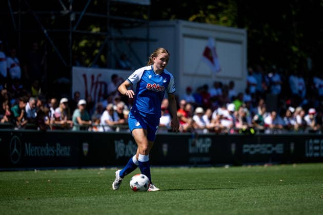 08.08.2026, GER, Fussball, Frauen, Testspiel, Saison 2026 2027, VfB Stuttgart vs TSG 1899 Hoffenheim Jonna van de Velde ( Hoffenheim, 25 ) am Ball, Stuttgart Robert-Schlienz-Stadion Baden-Württemberg Deutschland Copyright: xNordphoto Memmlerx