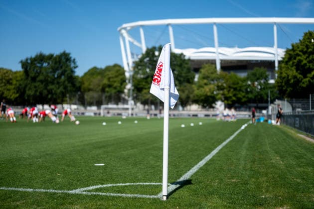 08.08.2026, GER, Fussball, Frauen, Testspiel, Saison 2026 2027, VfB Stuttgart vs TSG 1899 Hoffenheim Symbolbild Themenfoto Eckfahne, dahinter MHP Arena, Stuttgart Robert-Schlienz-Stadion Baden-Württemberg Deutschland Copyright: xNordphoto Memmlerx