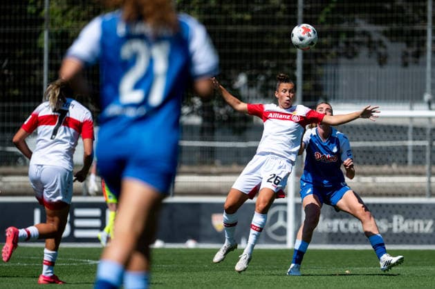 08.08.2026, GER, Fussball, Frauen, Testspiel, Saison 2026 2027, VfB Stuttgart vs TSG 1899 Hoffenheim Nicole Billa ( VfB Stuttgart, 26 ) im Zweikampf mit Lisa Doorn ( Hoffenheim, 14 ), Stuttgart Robert-Schlienz-Stadion Baden-Württemberg Deutschland Copyright: xNordphoto Memmlerx