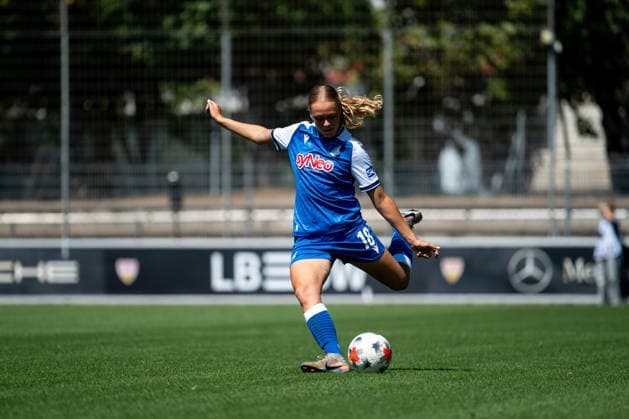 08.08.2026, GER, Fussball, Frauen, Testspiel, Saison 2026 2027, VfB Stuttgart vs TSG 1899 Hoffenheim Ilse Kemper ( Hoffenheim, 18 ) am Ball, Stuttgart Robert-Schlienz-Stadion Baden-Württemberg Deutschland Copyright: xNordphoto Memmlerx