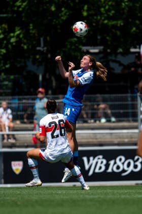 08.08.2026, GER, Fussball, Frauen, Testspiel, Saison 2026 2027, VfB Stuttgart vs TSG 1899 Hoffenheim Lisa Doorn ( Hoffenheim, 14 ) im Zweikampf mit Nicole Billa ( VfB Stuttgart, 26 ), Stuttgart Robert-Schlienz-Stadion Baden-Württemberg Deutschland Copyright: xNordphoto Memmlerx
