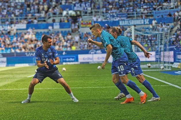 Warmup Marvin Wanitzek (SC Karlsruhe, 10), Sebastian Jung (SC Karlsruhe , 2) GER, SC Karlsruhe - DSC Arminia Bielefeld Fussball 1.Spieltag Spielzeit 2026 2027 2.Bundesliga 08.08.2026 (DFL DFB REGULATIONS PROHIBIT ANY USE OF PHOTOGRAPHS as IMAGE SEQUENCES and or QUASI-VIDEO). GER SC Karlsruhe - DSC Arminia Bielefeld Fussball 1.Spieltag Spielzeit 2026 2027 08.08.2026 Copyright: xEibner-Pressefoto JoergxHirschx EP_JHH