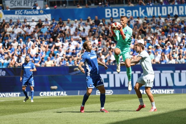 Am Ball Christian Bernat Hans (Karlsruher SC , 1) GER, SC Karlsruhe - DSC Arminia Bielefeld Fussball 1.Spieltag Spielzeit 2026 2027 2.Bundesliga 08.08.2026 (DFL DFB REGULATIONS PROHIBIT ANY USE OF PHOTOGRAPHS as IMAGE SEQUENCES and or QUASI-VIDEO). GER SC Karlsruhe - DSC Arminia Bielefeld Fussball 1.Spieltag Spielzeit 2026 2027 08.08.2026 Copyright: xEibner-Pressefoto JoergxHirschx EP_JHH