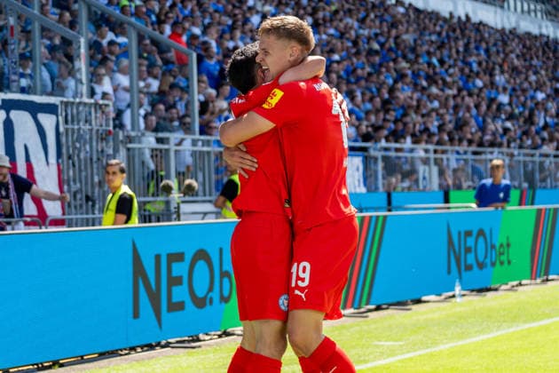 Jubel zum Tor zum 0:1 durch Guillermo Balzi (Holstein Kiel, 08), r. Phil Harres (Holstein Kiel, 19), GER, SV Darmstadt 98 vs. Holstein Kiel, Fussball, 2. Bundesliga, 1. Spieltag, Saison 2026 2027, 08.08.2026, DFL REGULATIONS PROHIBIT ANY USE OF PHOTOGRAPHS AS IMAGE SEQUENCES AND OR QUASI-VIDEO, GER, SV Darmstadt 98 vs. Holstein Kiel, Fussball, 2. Bundesliga, 1. Spieltag, Saison 2026 2027, 08.08.2026 Darmstadt Copyright: xEibner-Pressefoto J-NxGroemlingx EP_JGG