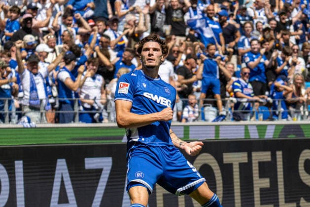 08.08.2026, xdaymx, Fussball 2.Bundesliga, Karlsruher SC - Arminia Bielefeld. Torjubel vom Torschützen Broschinski, Moritz zum 1:0 Führungstreffer. (DFL DFB REGULATIONS PROHIBIT ANY USE OF PHOTOGRAPHS as IMAGE SEQUENCES and or QUASI-VIDEO) Karlsruhe