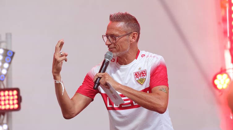 Stuttgart , VfB Stuttgart Saisoneröffnung , Präsidium auf der Bühne , Holger Laser