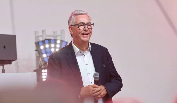 Stuttgart , VfB Stuttgart Saisoneröffnung , Präsidium auf der Bühne , Präsident Dietmar Allgaier