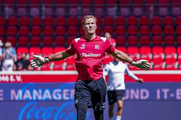 Deutschland: Fussball Saison 2026 2027 , 2. Bundesliga , 1. FC Heidenheim vs. VfL Osnabrück - Voith-Arena (Heidenheim) : Jonas Krumrey (VfL Osnabrück, 32) Mimik, Gesichtsausdruck, Emotion Heidenheim Voith-Arena Deutschland Copyright: xBennetxLongx