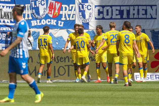 08.08.2026, xgox, Fussball - 2.Bundesliga 1.FC Magdeburg - Eintracht Braunschweig emspor, v.l. Jubel nach dem 0:2 durch Jan Urbich (Braunschweig, 27) (DFL DFB REGULATIONS PROHIBIT ANY USE OF PHOTOGRAPHS as IMAGE SEQUENCES and or QUASI-VIDEO) Magdeburg