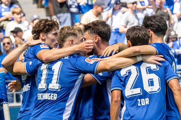 08.08.2026, xdaymx, Fussball 2.Bundesliga, Karlsruher SC - Arminia Bielefeld. Torjubel vom Torschützen Broschinski, Moritz zum 1:0 Führungstreffer zusammen mit der Mannschaft. (DFL DFB REGULATIONS PROHIBIT ANY USE OF PHOTOGRAPHS as IMAGE SEQUENCES and or QUASI-VIDEO) Karlsruhe