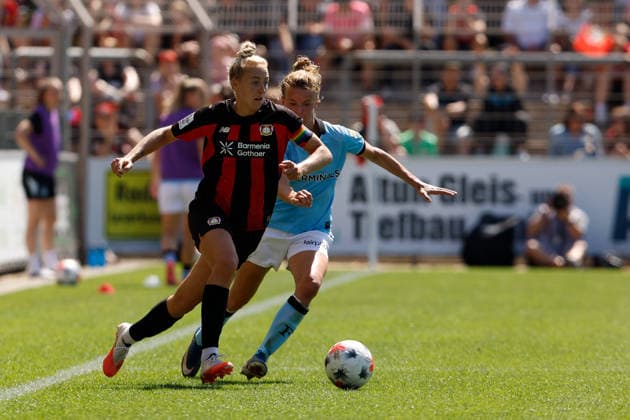 Fußball I Frauen I Testspiel I Bayer 04 Leverkusen - Feyenoord Rotterdam I 08.08.2026 Carolin Simon (30, Bayer 04 Leverkusen) Zweikampf Leverkusen Ulrich-Haberland-Stadion Niedersachsen Deutschland Copyright: xLobeca CedricxSiefkerx
