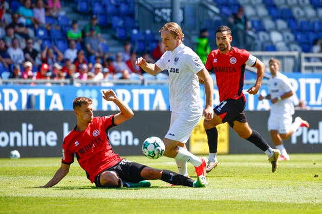 08.08.2026, xavx, Fussball 3.Liga, SV Wehen Wiesbaden - Preußen Münster v.l. Justin Janitzek (SV Wehen Wiesbaden), Ryan Johansson (Preußen Münster), Tarik Gözüsirin (SV Wehen Wiesbaden) (DFL DFB REGULATIONS PROHIBIT ANY USE OF PHOTOGRAPHS as IMAGE SEQUENCES and or QUASI-VIDEO) Wiesbaden