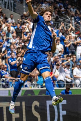 08.08.2026, xdaymx, Fussball 2.Bundesliga, Karlsruher SC - Arminia Bielefeld. Broschinski, Moritz jubelt nach seinem Führungstreffer zum 1:0. (DFL DFB REGULATIONS PROHIBIT ANY USE OF PHOTOGRAPHS as IMAGE SEQUENCES and or QUASI-VIDEO) Karlsruhe