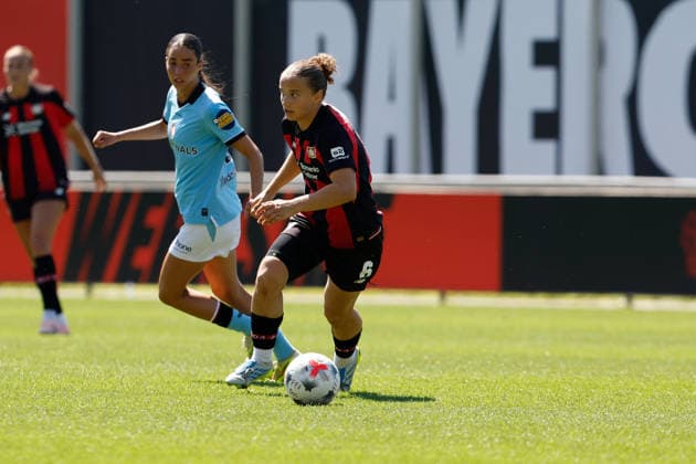 Fußball I Frauen I Testspiel I Bayer 04 Leverkusen - Feyenoord Rotterdam I 08.08.2026 Paulina Platner (6, Bayer 04 Leverkusen) im Ballbesitz Leverkusen Ulrich-Haberland-Stadion Niedersachsen Deutschland Copyright: xLobeca CedricxSiefkerx