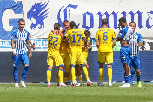 08.08.2026, xgox, Fussball - 2.Bundesliga 1.FC Magdeburg - Eintracht Braunschweig emspor, v.l. Jubel nach dem 0:4 durch Mehmet Can Aydin (Braunschweig, 8), Magdeburg enttaeuscht, schaut enttaeuscht, niedergeschlagen, disappointed (DFL DFB REGULATIONS PROHIBIT ANY USE OF PHOTOGRAPHS as IMAGE SEQUENCES and or QUASI-VIDEO) Magdeburg