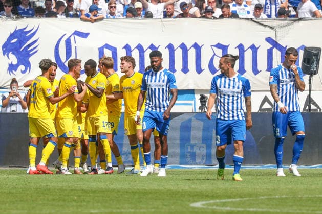 08.08.2026, xgox, Fussball - 2.Bundesliga 1.FC Magdeburg - Eintracht Braunschweig emspor, v.l. Jubel nach dem 0:4 durch Mehmet Can Aydin (Braunschweig, 8), Magdeburg enttaeuscht, schaut enttaeuscht, niedergeschlagen, disappointed (DFL DFB REGULATIONS PROHIBIT ANY USE OF PHOTOGRAPHS as IMAGE SEQUENCES and or QUASI-VIDEO) Magdeburg