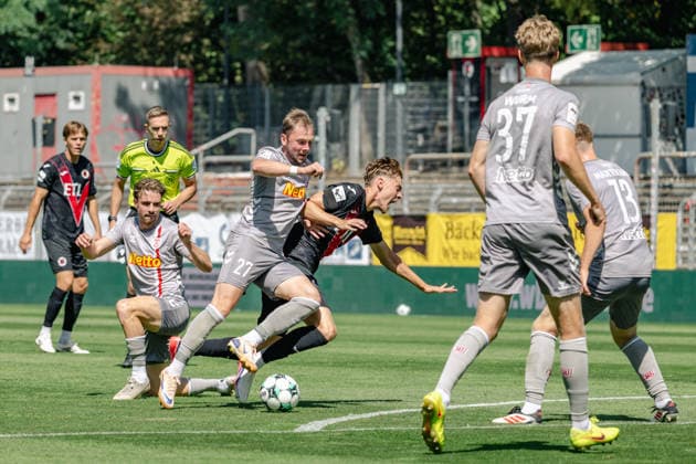 Zweikampf zwischen Lucas Hermes (SSV Jahn Regensburg, 27) und Niklas Swider (Viktoria Koeln, 20). FC Viktoria Koeln vs. SSV Jahn Regensburg, Fussball, 3. Liga, 01. Spieltag, Saison 2026 2027, 08.08.2026 DFL DFB Regulations prohibit any use of Photographs as image sequences and or Quasivideo FC Viktoria Koeln vs. SSV Jahn Regensburg, Fussball, 3. Liga, 01. Spieltag, Saison 2026 2027, 08.08.2026 Koeln Copyright: xEibner-Pressefoto ThomasxHaeslerx EP_THR