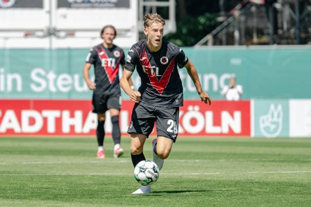 Niklas Swider (Viktoria Koeln, 20) am Ball. FC Viktoria Koeln vs. SSV Jahn Regensburg, Fussball, 3. Liga, 01. Spieltag, Saison 2026 2027, 08.08.2026 DFL DFB Regulations prohibit any use of Photographs as image sequences and or Quasivideo FC Viktoria Koeln vs. SSV Jahn Regensburg, Fussball, 3. Liga, 01. Spieltag, Saison 2026 2027, 08.08.2026 Koeln Copyright: xEibner-Pressefoto ThomasxHaeslerx EP_THR