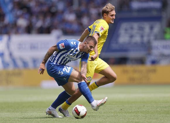 Mateusz Zukowski (1.FC Magdeburg), Lukas Frenkert (Eintracht Braunschweig) Fussball, Herren, Saison 2026 2027 2.BL, Avnet Arena, 1.Spieltag, 1.FC Magdeburg gegen Eintracht Braunschweig DFL REGULATIONS PROHIBIT ANY USE OF PHOTOGRAPHS AS IMAGE SEQUENCES AND OR QUASI-VIDEO.