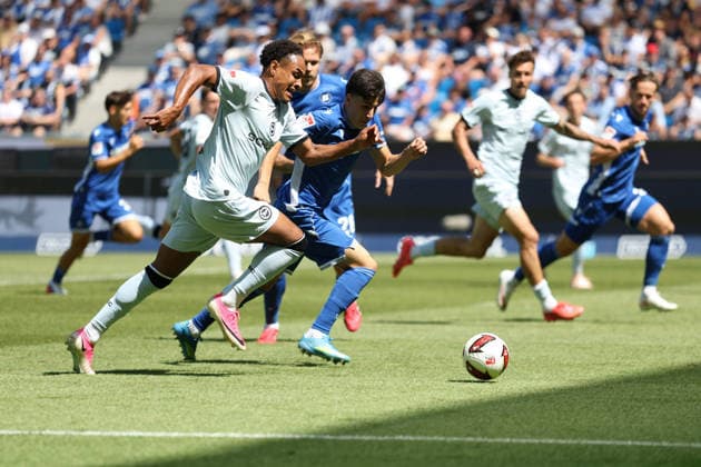 v. li. im Zweikampf, Monju Momuluh (Arminia Bielefeld, 14),Deniz Ofli (SC Karlsruhe , 3) GER, SC Karlsruhe - DSC Arminia Bielefeld Fussball 1.Spieltag Spielzeit 2026 2027 2.Bundesliga 08.08.2026 (DFL DFB REGULATIONS PROHIBIT ANY USE OF PHOTOGRAPHS as IMAGE SEQUENCES and or QUASI-VIDEO). GER SC Karlsruhe - DSC Arminia Bielefeld Fussball 1.Spieltag Spielzeit 2026 2027 08.08.2026 Copyright: xEibner-Pressefoto JoergxHirschx EP_JHH