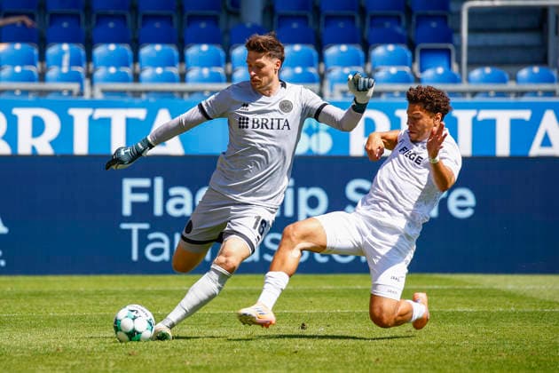 08.08.2026, xavx, Fussball 3.Liga, SV Wehen Wiesbaden - Preußen Münster v.l. Torwart Florian Stritzel (SV Wehen Wiesbaden) mit dem Ballverlust gegen Montell Ndikom (Preußen Münster) vor dem Tor zum 0:1 (DFL DFB REGULATIONS PROHIBIT ANY USE OF PHOTOGRAPHS as IMAGE SEQUENCES and or QUASI-VIDEO) Wiesbaden