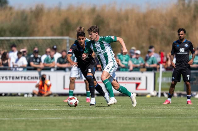 08.08.2026, GER Deutschland, Fussball, Saison 2026 2027, Bundesliga, Testspiel: Werder Bremen vs SC Paderborn Zweikampf zwischen Jens Stage (SV Werder Bremen, 6) und Stefano Marino (SC Paderborn 07, 30) Vechta Sportanlage VfL Oythe Niedersachsen Deutschland Copyright: xnordphotoxGmbHx xSchulzex