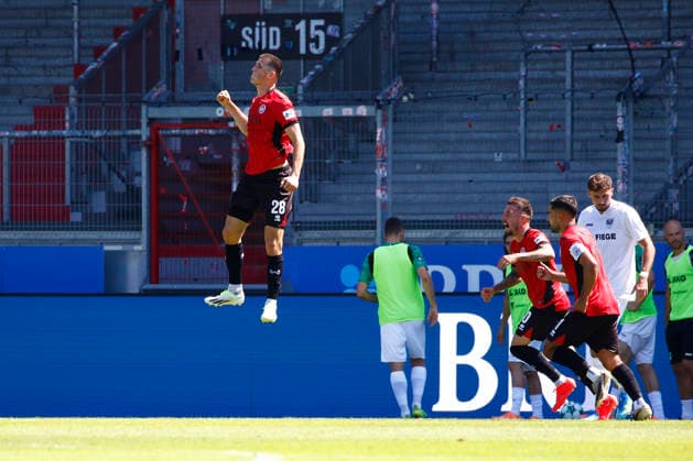 08.08.2026, xavx, Fussball 3.Liga, SV Wehen Wiesbaden - Preußen Münster v.l. Moritz Flotho (SV Wehen Wiesbaden) celebrate the goal, Der Torjubel zum 1:1 (DFL DFB REGULATIONS PROHIBIT ANY USE OF PHOTOGRAPHS as IMAGE SEQUENCES and or QUASI-VIDEO) Wiesbaden
