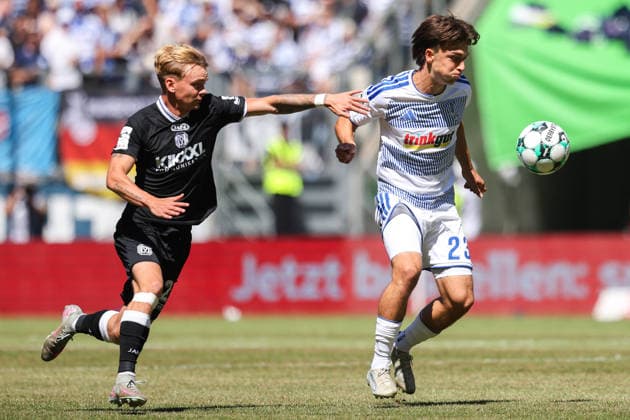 2026.08.08, xkwix, Fußball, 3. Liga, MSV Duisburg - SV Meppen, Schauinsland-Reisen-Arena, 1.Spieltag, Saison 2026 2027: Simon Symalla (MSV Duisburg 23) im Zweikampf gegen Dominique Domröse (SV Meppen 2) DFB regulations prohibit any use of photographs as image sequences and or quasi-video. Photo: xKamilxWilkowskixPressefotoKochx Nordrhein-Westfalen Deutschland
