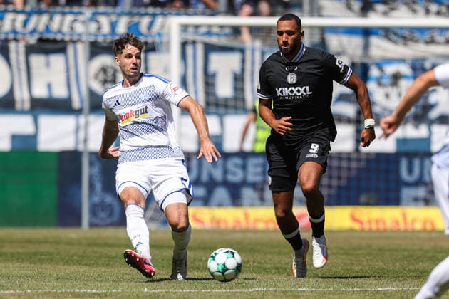 2026.08.08, xkwix, Fußball, 3. Liga, MSV Duisburg - SV Meppen, Schauinsland-Reisen-Arena, 1.Spieltag, Saison 2026 2027: Tobias Fleckstein (MSV Duisburg 5) im Zweikampf gegen Cyrill Akono(SV Meppen 9) DFB regulations prohibit any use of photographs as image sequences and or quasi-video. Photo: xKamilxWilkowskixPressefotoKochx Nordrhein-Westfalen Deutschland