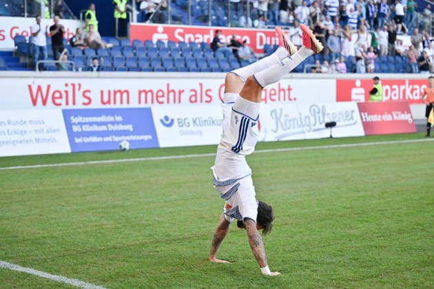 Saltojubel von Lex Tyger Lobinger (MSV Duisburg) 0:1 08.08.2026, Fussball, 3. Liga, Saison 2026 27, 1. Spieltag, MSV Duisburg - SV Meppen DFB regulations prohibit any use of photographs as image sequences and or quasi-video Duisburg Schauinsland Reisen Arena Nordrhein Westfalen Deutschland