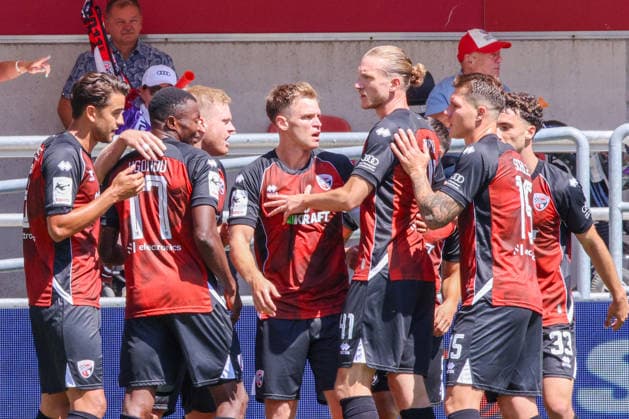 Jubel bei den Schanzern nach Tor Treffer durch Lars Lokotsch (FC Ingolstadt 04, Nr.13) mit Jonas Scholz (FC Ingolstadt 04, Nr.15), Davide-Danilo Sekulovic (FC Ingolstadt 04, Nr.33), Simon Lorenz (FC Ingolstadt 04, Nr.32) beim Spiel FC Ingolstadt 04 gegen Wuerzburger Kickers am 08.08.2026, DFB regulations prohibit any use of photographs as image sequences and or quasi-video. GER, Fussball, 3. Liga, Spieltag 1, FC Ingolstadt 04 gegen Wuerzburger Kickers, 08.08.2026, Audi Sportpark Ingolstadt Copyright: xEibner-Pressefoto OliverxSTRISCHx EP-OSH