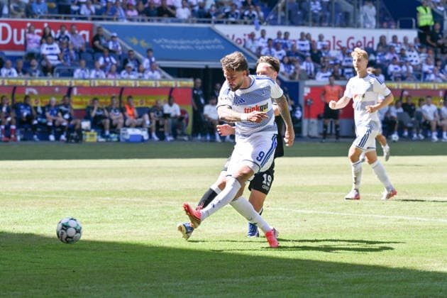 Lex Tyger Lobinger (MSV Duisburg) scheitert mit diesem Schuss nur knapp 08.08.2026, Fussball, 3. Liga, Saison 2026 27, 1. Spieltag, MSV Duisburg - SV Meppen DFB regulations prohibit any use of photographs as image sequences and or quasi-video Duisburg Schauinsland Reisen Arena Nordrhein Westfalen Deutschland