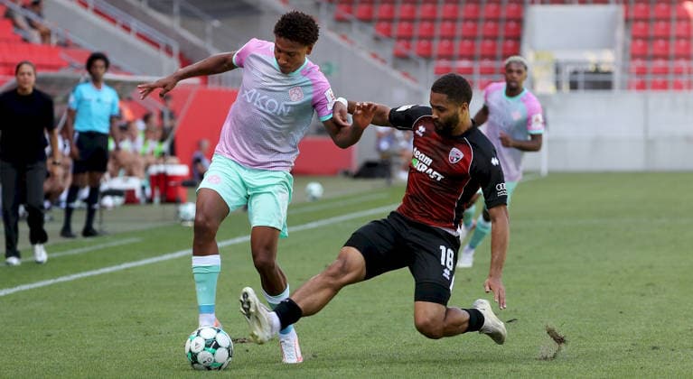 07.08.2026, 3. Liga, FC Ingolstadt 04 - FC Wuerzburger Kickers v.li.: Liam Omore (FC Wuerzburger Kickers), Keanan Bennets (FC Ingolstadt 04) Ingolstadt Audi-Sportpark Bayern Deutschland