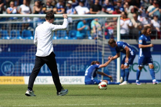 Sieg mit 2:1 Maximillian Senft (Cheftrainer, SC Karlsruhe) GER, SC Karlsruhe - DSC Arminia Bielefeld Fussball 1.Spieltag Spielzeit 2026 2027 2.Bundesliga 08.08.2026 (DFL DFB REGULATIONS PROHIBIT ANY USE OF PHOTOGRAPHS as IMAGE SEQUENCES and or QUASI-VIDEO). GER SC Karlsruhe - DSC Arminia Bielefeld Fussball 1.Spieltag Spielzeit 2026 2027 08.08.2026 Copyright: xEibner-Pressefoto JoergxHirschx EP_JHH