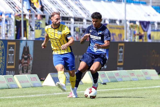Deutschland: Regionalliga Nordost 2026 2027, 4. Spieltag, 1.FC Lok Leipzig - Hertha BSC II, Bruno-Plache-Stadion (Leipzig): Tobias Dombrowa (1. FC Lokomotive Leipzig, 34) am Ball Copyright: xLucasxWalterx