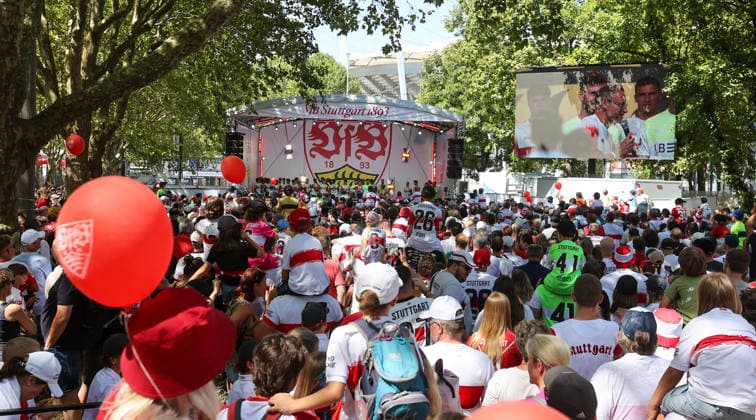 Stuttgart , VfB Stuttgart Saisoneröffnung VfB Stuttgart vs. Everton FC, Feature Übersicht
